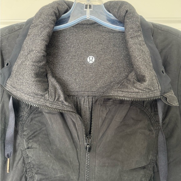 LULULEMON Jacket Full Zip Grey Reversible Long Sleeves Thumb Holes Ruched Sz 6 - Picture 15 of 16